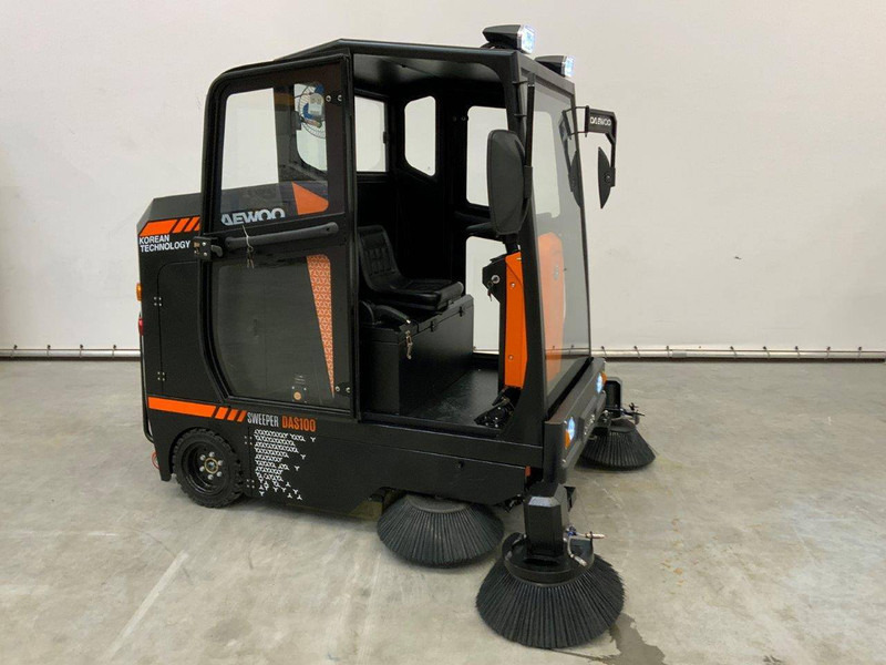 Daewoo DAS100 - Road sweeper: picture 1 Daewoo DAS100 - Road sweeper: picture 1