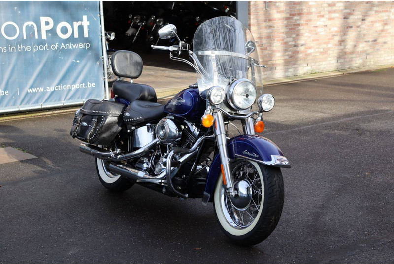 Motorcycle Harley-Davidson Heritage Softail Classic: picture 7