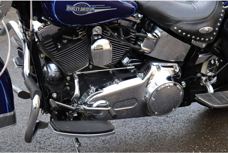 Motorcycle Harley-Davidson Heritage Softail Classic: picture 17