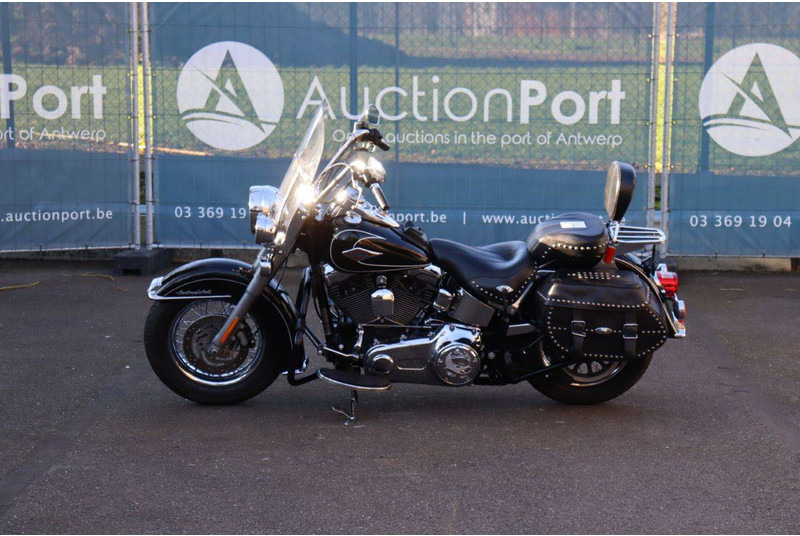 Harley-Davidson Heritage Softail Classic - Motorcycle: picture 2 Harley-Davidson Heritage Softail Classic - Motorcycle: picture 2
