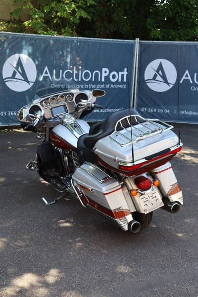 Harley-Davidson Ultra Classic CVO - Motorcycle: picture 5 Harley-Davidson Ultra Classic CVO - Motorcycle: picture 5