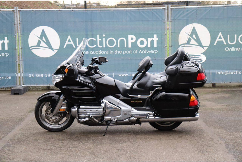 Honda GL1800 - Motorcycle: picture 2 Honda GL1800 - Motorcycle: picture 2