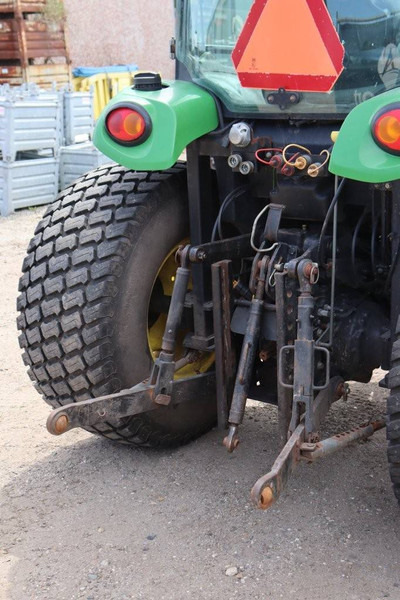 Farm tractor John Deere 4520: picture 13