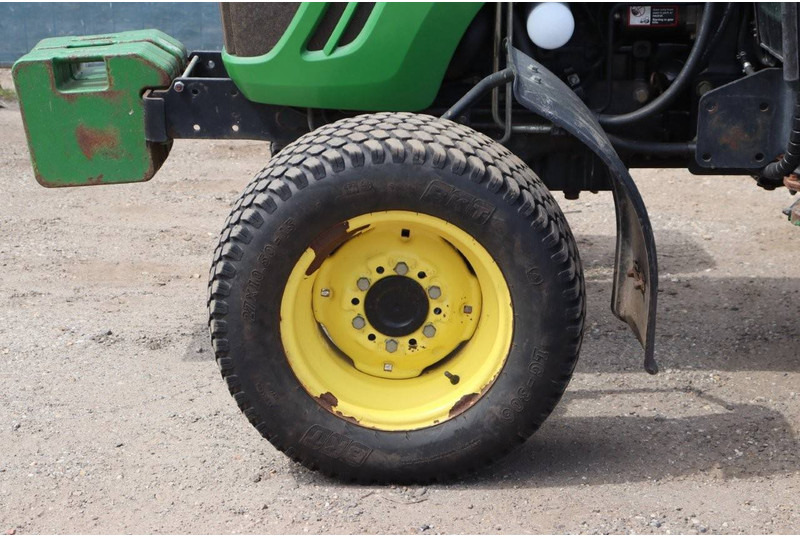 Farm tractor John Deere 4520: picture 9