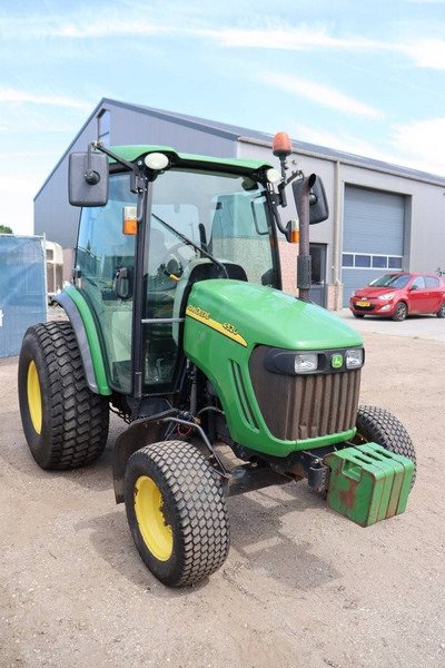 Farm tractor John Deere 4520: picture 6