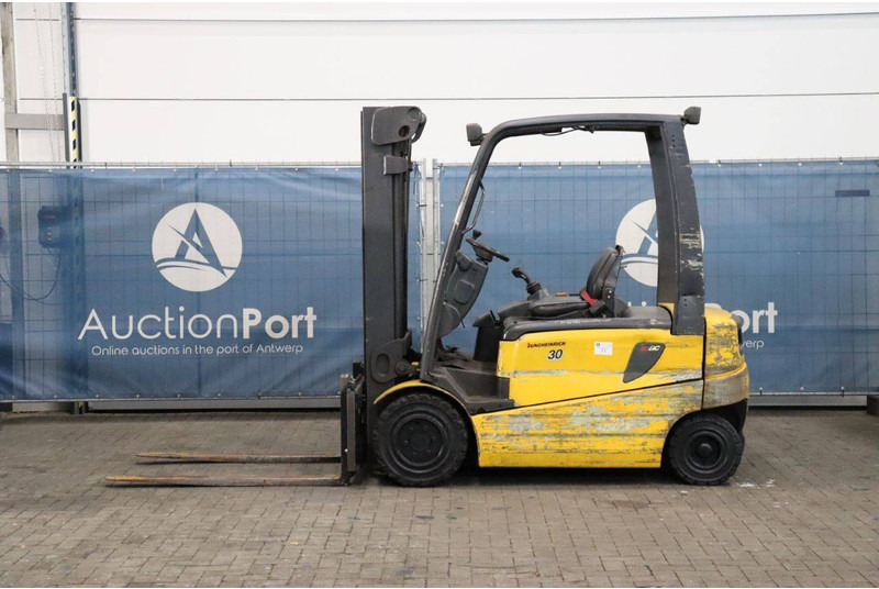 Jungheinrich 30 - Electric forklift: picture 2 Jungheinrich 30 - Electric forklift: picture 2