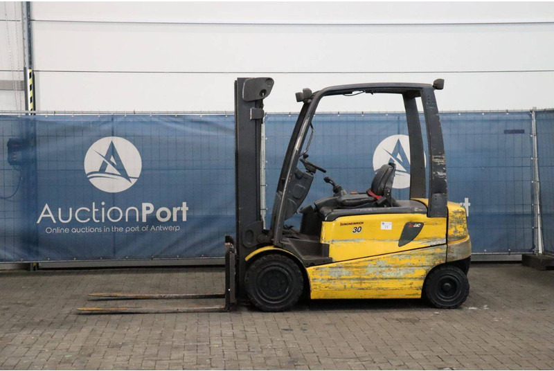 Jungheinrich 30 - Electric forklift: picture 1 Jungheinrich 30 - Electric forklift: picture 1