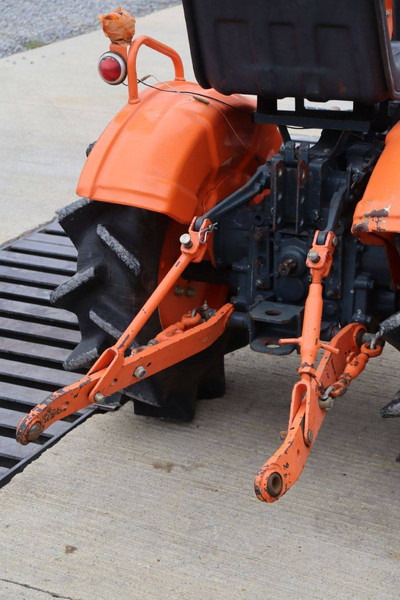 Farm tractor Kubota B5000: picture 20