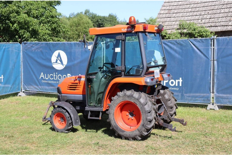 Kubota STV40 - Farm tractor: picture 3 Kubota STV40 - Farm tractor: picture 3