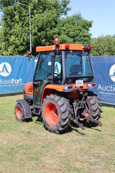 Kubota STV40 - Farm tractor: picture 4 Kubota STV40 - Farm tractor: picture 4