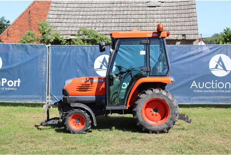 Kubota STV40 - Farm tractor: picture 2 Kubota STV40 - Farm tractor: picture 2