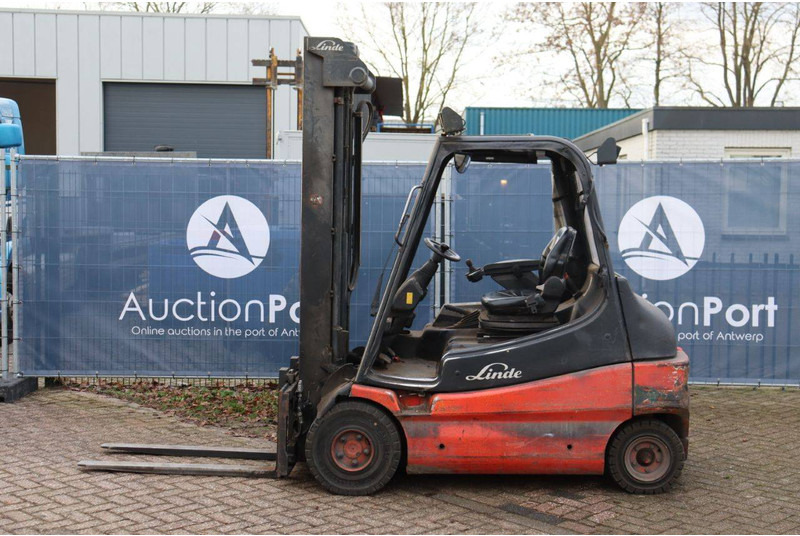 Linde E30/02 - Electric forklift: picture 2 Linde E30/02 - Electric forklift: picture 2