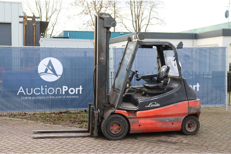 Linde E30/02 - Electric forklift: picture 1 Linde E30/02 - Electric forklift: picture 1