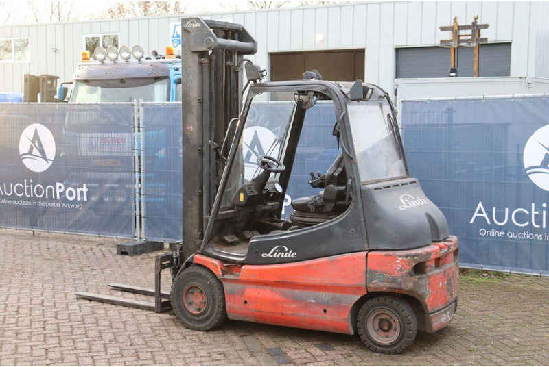Linde E30/02 - Electric forklift: picture 3 Linde E30/02 - Electric forklift: picture 3