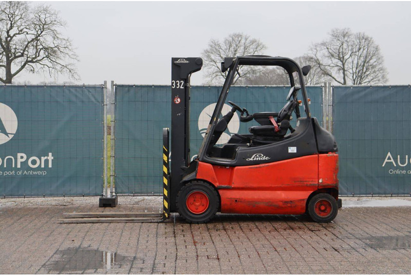 Linde E30/03/600 - Electric forklift: picture 2 Linde E30/03/600 - Electric forklift: picture 2