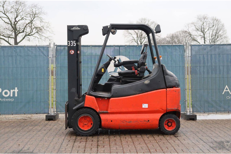 Linde E30 - Electric forklift: picture 2 Linde E30 - Electric forklift: picture 2