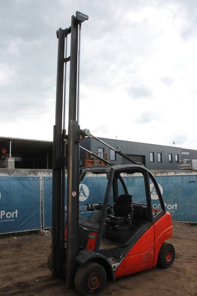 Linde H25T - Rough terrain forklift: picture 3 Linde H25T - Rough terrain forklift: picture 3