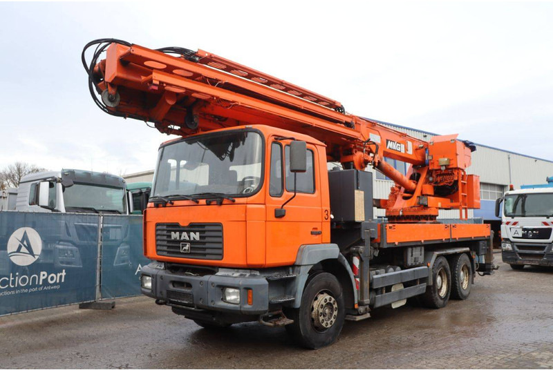 MAN 26.364 6x4 - Crane truck: picture 1 MAN 26.364 6x4 - Crane truck: picture 1