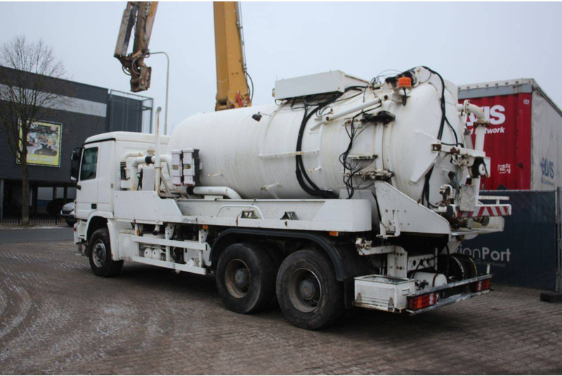 Mercedes-Benz 930.24 - Box truck: picture 3 Mercedes-Benz 930.24 - Box truck: picture 3