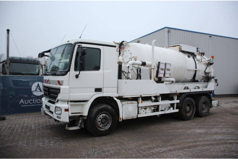 Mercedes-Benz 930.24 - Box truck: picture 1 Mercedes-Benz 930.24 - Box truck: picture 1