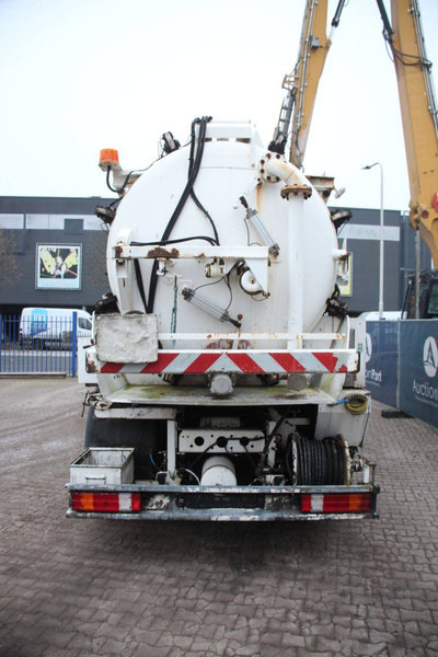 Mercedes-Benz 930.24 - Box truck: picture 4 Mercedes-Benz 930.24 - Box truck: picture 4