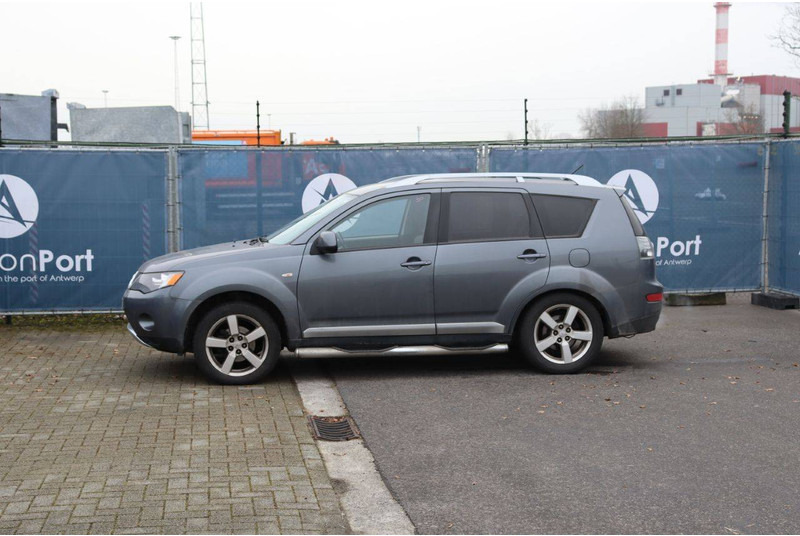 Mitsubishi Outlander - Sedan: picture 1 Mitsubishi Outlander - Sedan: picture 1