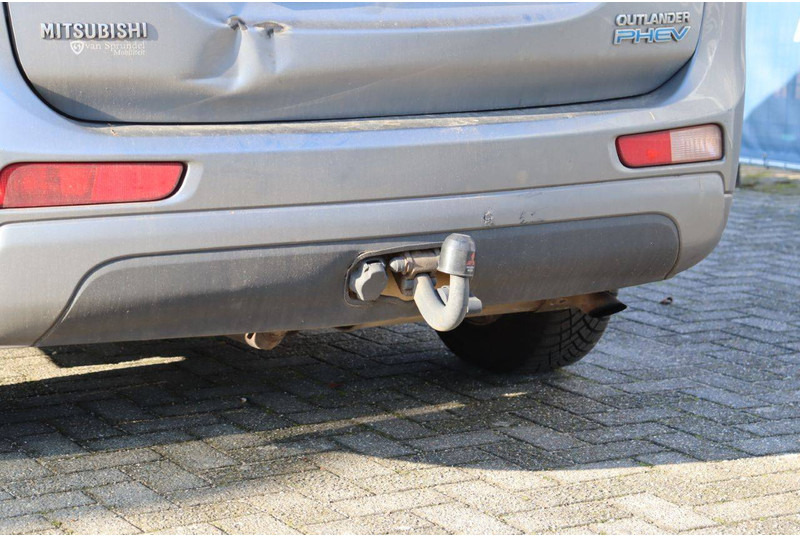 SUV Mitsubishi Outlander PHEV: picture 17