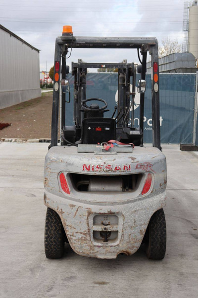 Nissan PL02 - LPG forklift: picture 5 Nissan PL02 - LPG forklift: picture 5
