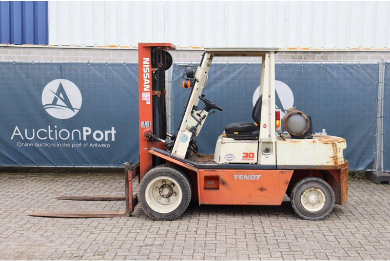 Nissan RHG02 A 30U - LPG forklift: picture 2 Nissan RHG02 A 30U - LPG forklift: picture 2
