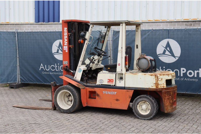 Nissan RHG02 A 30U - LPG forklift: picture 3 Nissan RHG02 A 30U - LPG forklift: picture 3