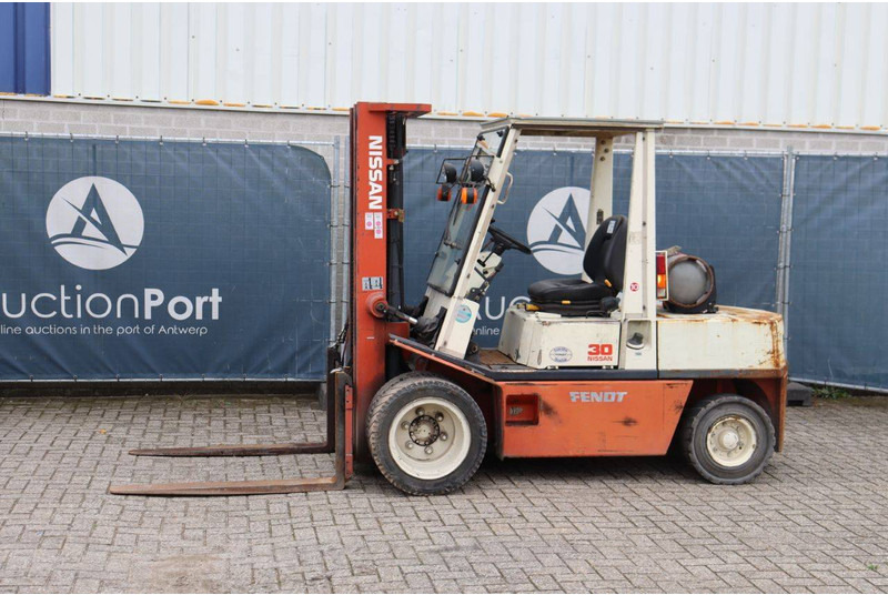 Nissan RHG02 A 30U - LPG forklift: picture 1 Nissan RHG02 A 30U - LPG forklift: picture 1