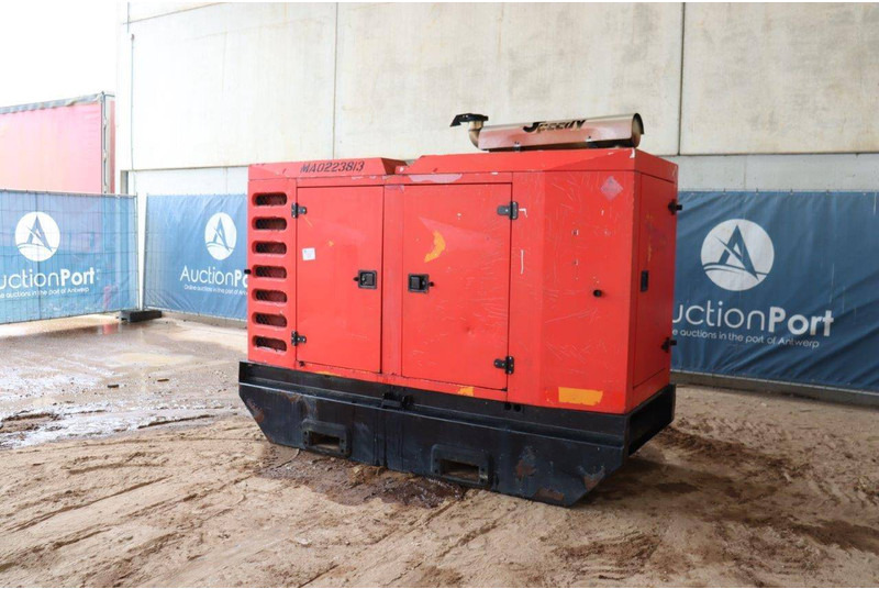 SDMO R110 - Generator set: picture 3 SDMO R110 - Generator set: picture 3