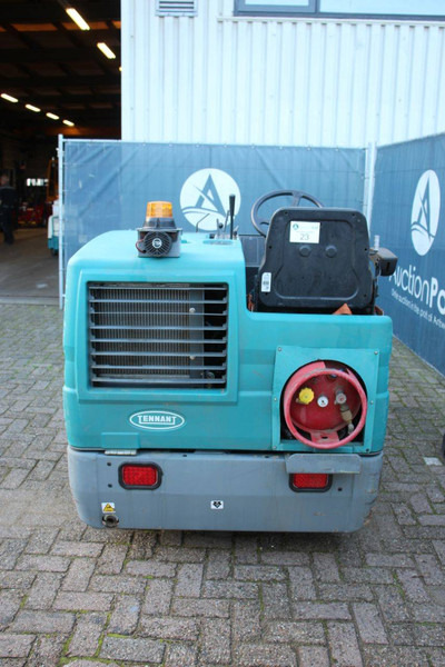 TENNANT S20 - Road sweeper: picture 4 TENNANT S20 - Road sweeper: picture 4