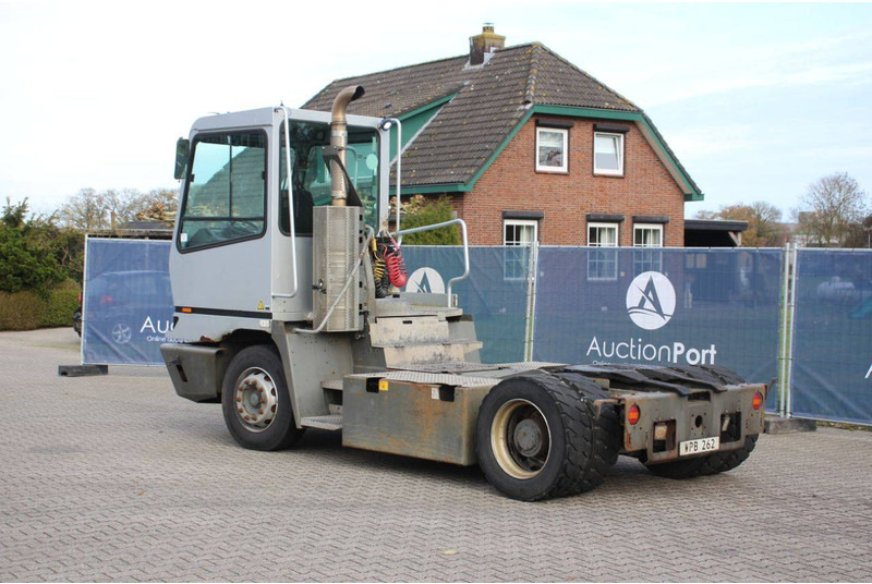 Terberg YT182 - Terminal tractor: picture 3 Terberg YT182 - Terminal tractor: picture 3