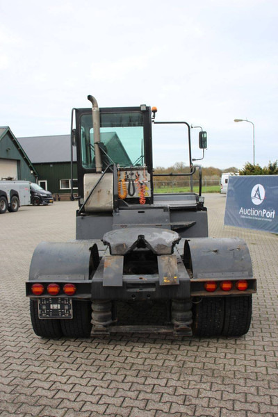 Terberg YT182 - Terminal tractor: picture 4 Terberg YT182 - Terminal tractor: picture 4