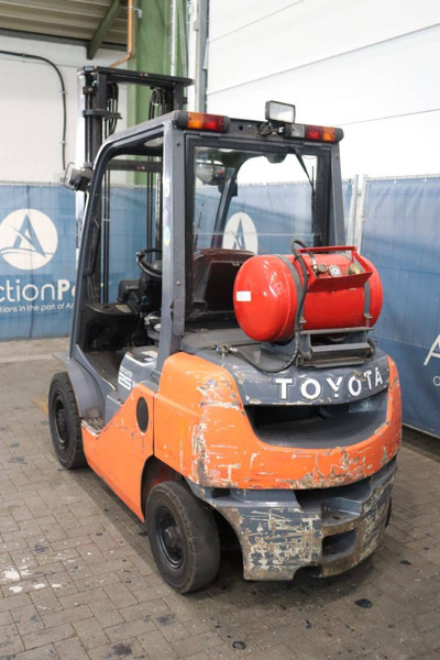 Toyota 02-8FGF25 - LPG forklift: picture 4 Toyota 02-8FGF25 - LPG forklift: picture 4