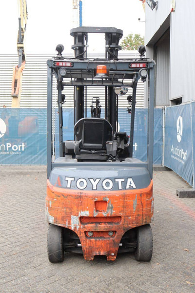 Toyota 8FBMT30 - Electric forklift: picture 5 Toyota 8FBMT30 - Electric forklift: picture 5