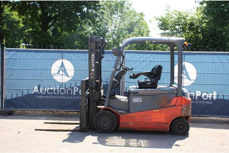 Toyota 8FBNT30 - Electric forklift: picture 2 Toyota 8FBNT30 - Electric forklift: picture 2