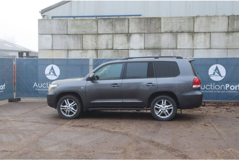Toyota LANDCRUISER (200 SERIES) - SUV: picture 3 Toyota LANDCRUISER (200 SERIES) - SUV: picture 3