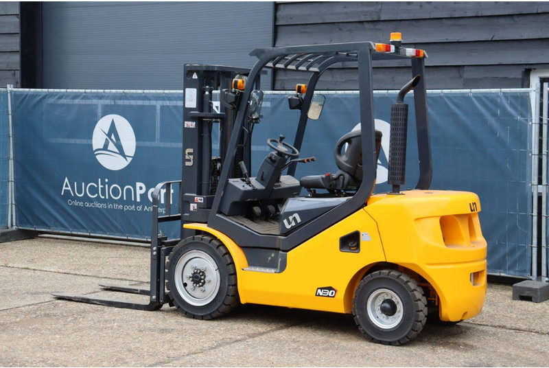Un FD30T-NJS1 - Diesel forklift: picture 3 Un FD30T-NJS1 - Diesel forklift: picture 3