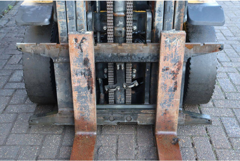 Diesel forklift Yale GFP25VX V3820: picture 12