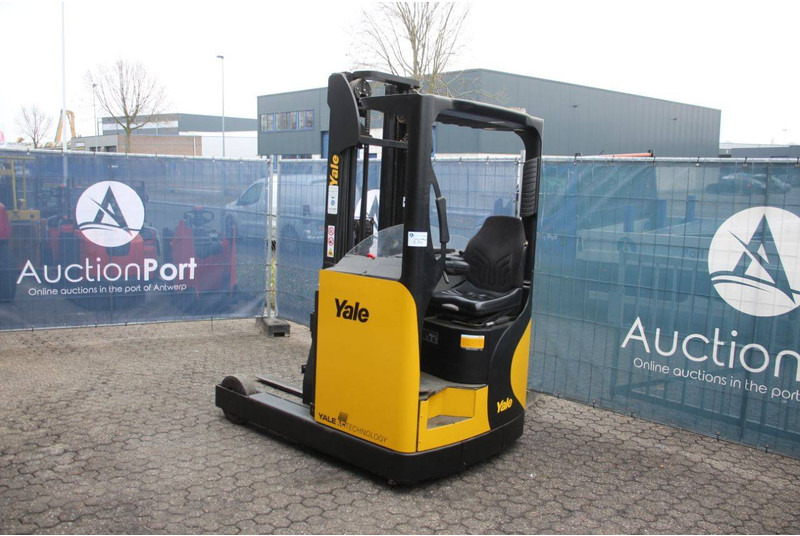 Yale MR16 - Reach truck: picture 3 Yale MR16 - Reach truck: picture 3