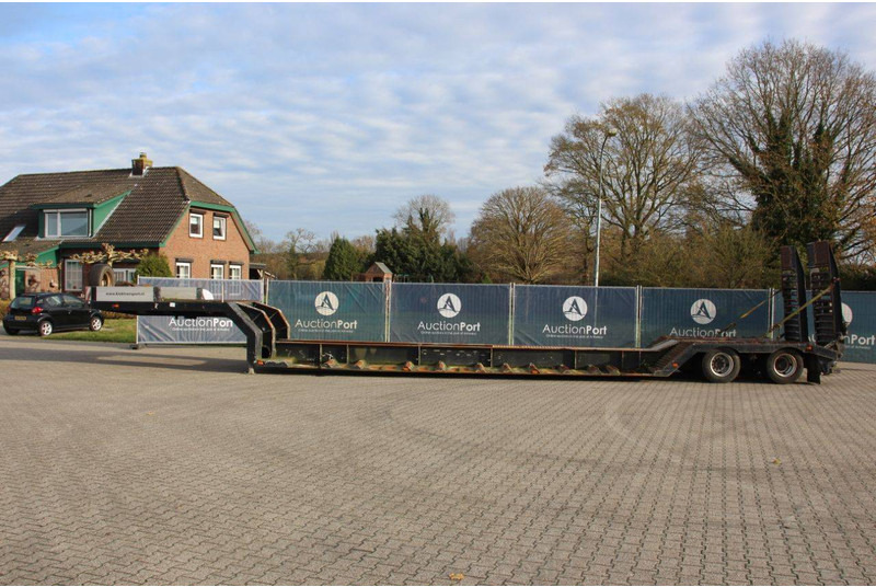 Lako SDT230 - Low loader semi-trailer: picture 2 Lako SDT230 - Low loader semi-trailer: picture 2