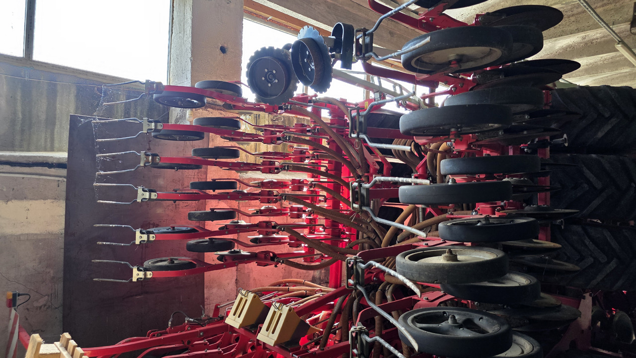 Combine seed drill PÖTTINGER Terrasem C6 Artis: picture 16