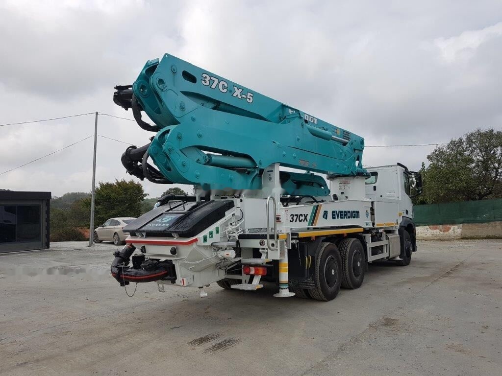 New Concrete pump truck Mercedes-Benz 3343 P: picture 6