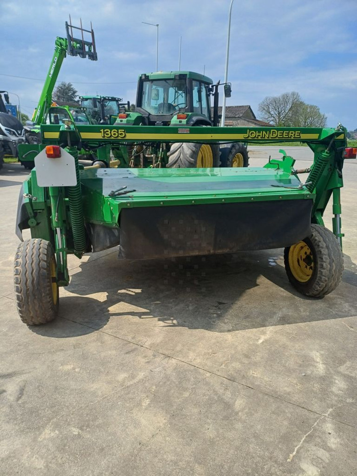 John Deere 1365 - Mower: picture 1 John Deere 1365 - Mower: picture 1