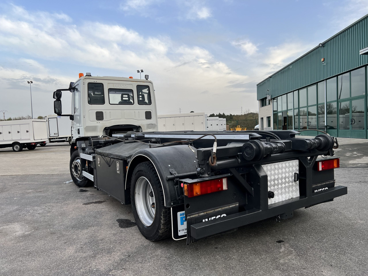 Cab chassis truck IVECO 300 EN CHASIS: picture 12