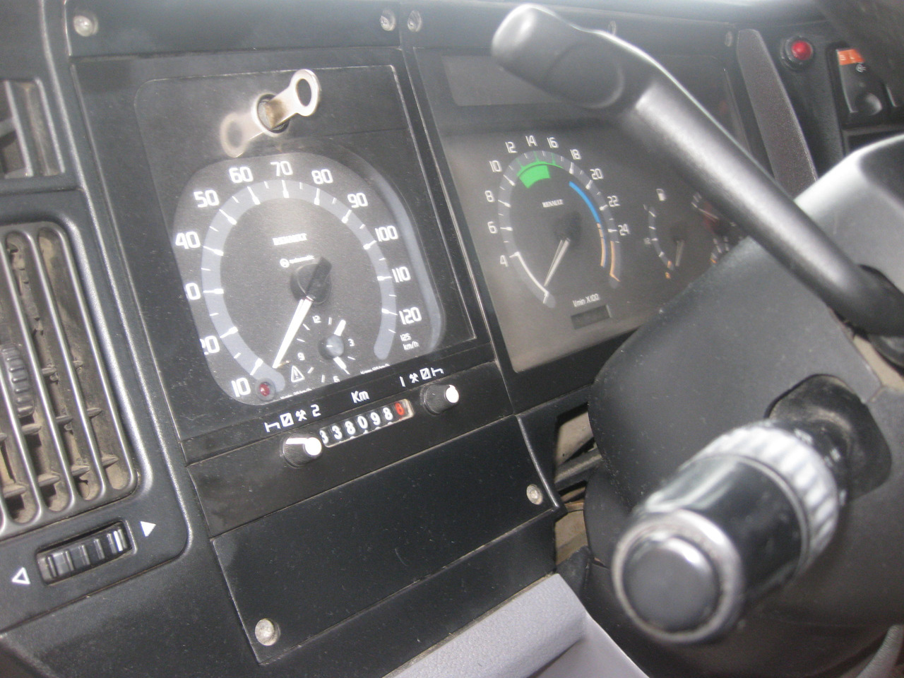 Leasing of  CABEZA TRACTORA RENAULT PREMIUM 420 CABEZA TRACTORA RENAULT PREMIUM 420: picture 9