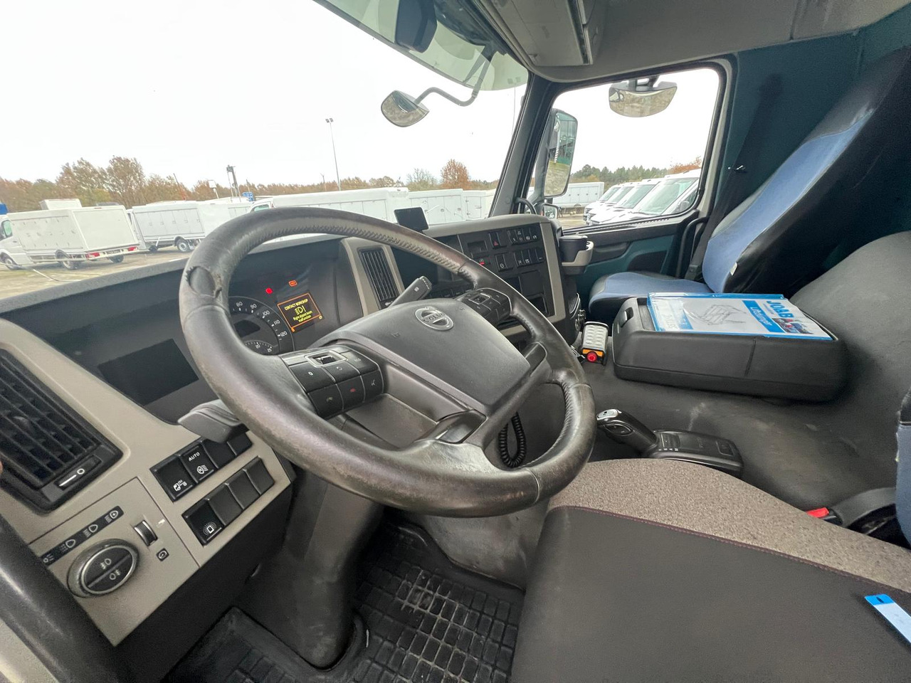 VOLVO FM 300 GANCHO DE CADENAS - Skip loader truck: picture 4 VOLVO FM 300 GANCHO DE CADENAS - Skip loader truck: picture 4