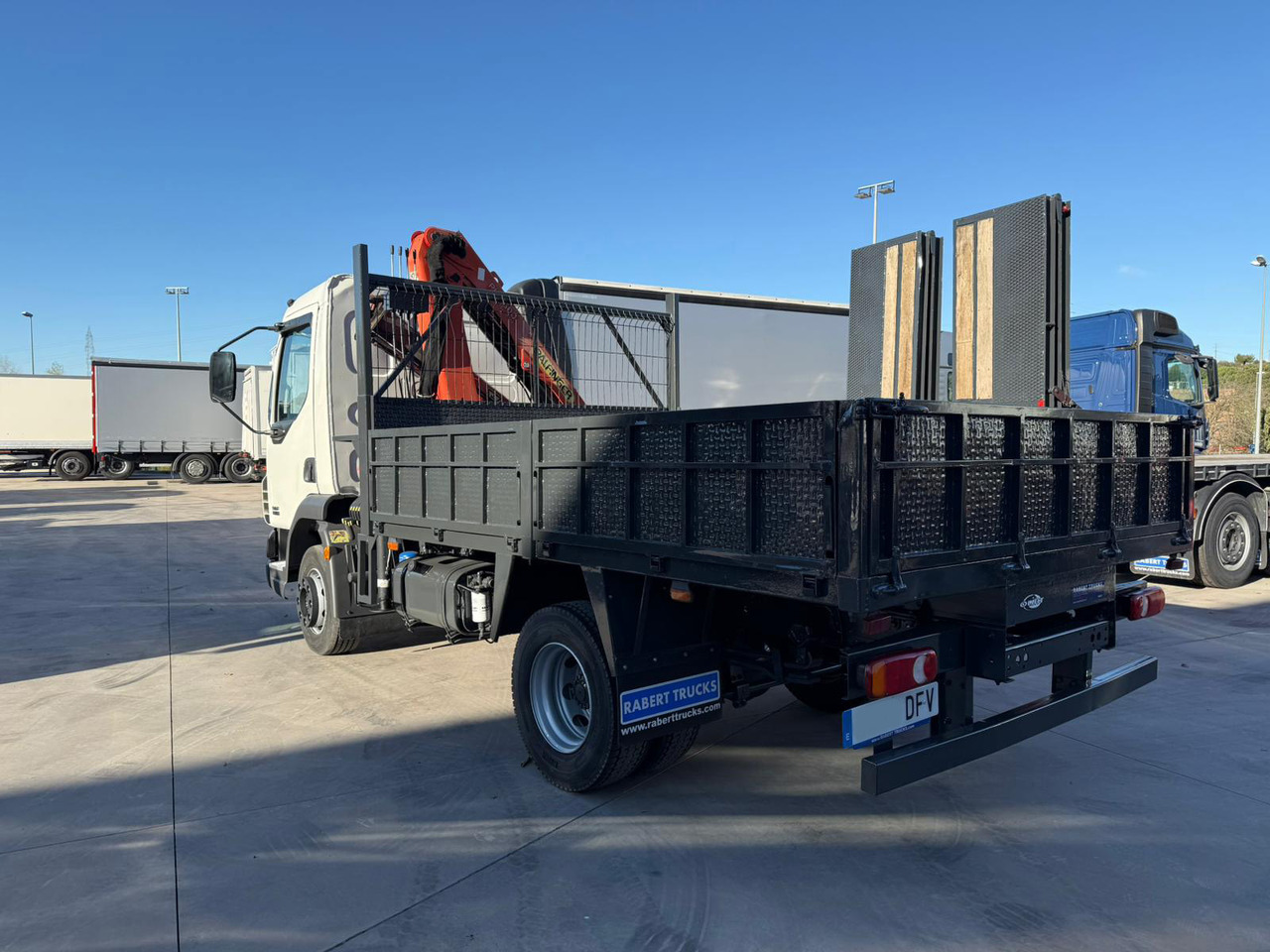 DAF LF FA 45.180 (Platform and Crane) - Dropside/ Flatbed truck, Crane truck: picture 4 DAF LF FA 45.180 (Platform and Crane) - Dropside/ Flatbed truck, Crane truck: picture 4